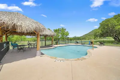 Image de Copper Cantina, Private pool, Wi-Fi, @ Frio River Vacation Rentals