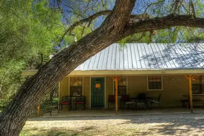 Image de Frio Verde, Wi-Fi, @ Frio River Vacation Rentals