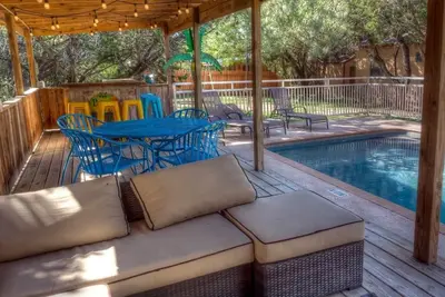 Image de Happy Trails, Private Pool, River Access @ Frio River Vacation Rentals