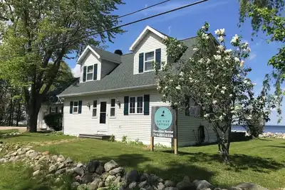 Image de Peaceful 3 bedroom cottage with loft on the west shore of Green Bay.