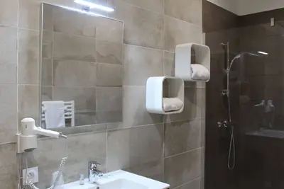 Image de Studio meublé de tourisme** avec piscine, sortie autoroute Montélimar Nord