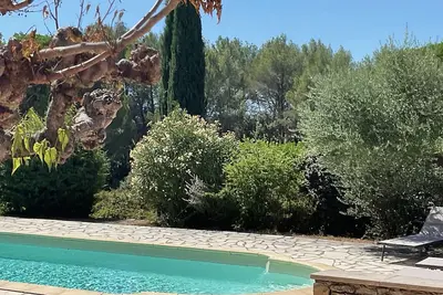 Image de Les Valérianes, location saisonnière 3* en Provence avec piscine privée