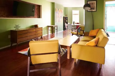 Image de Colorful Sunny family friendly Apartment
