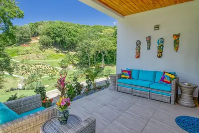 Newly Built Villa on 9 Hole Par 3 Golf Course, 5 Minute Walk to West Bay Beach!