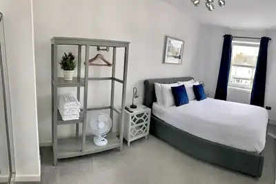 Image de Town Centre, Very Close to Sea & Restaurants. X2 King Size Beds
