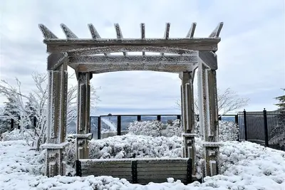 Image de S100|Hot tub| Heated Garage| Ski in/out| Sleeps 8!