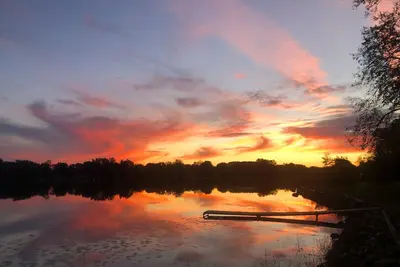 Image de Lakefront house-6 acres of woods-Private Lake-4 miles from Mis