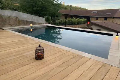 Image de Maison avec piscine dans petite copropriété