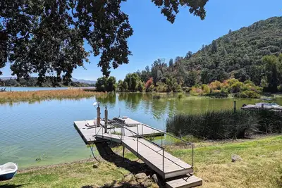 Image de Sunrise Lake Escape -- -Beautiful Lakefront with Dock Paddleboards and Kayaks!