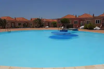 Image de Spacious 3 bed/2 bath house, on a gated complex, Fibre Wifi. Two communal pools.