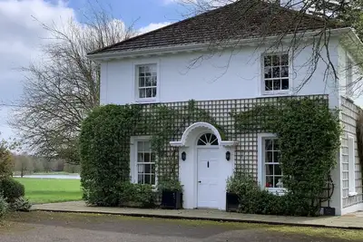 Image de Stunning lake view countryside Irish property. Cozy and comfortable.