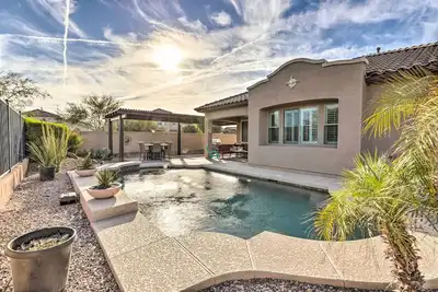 Image de Game Room & Pool: Stylish Goodyear Home!