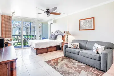 Image de Beautiful Second-Floor Studio w/Free WiFi, Private Balcony + Shared Pool/Hot Tub