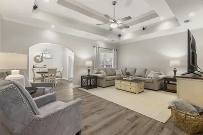 Image de Luxury home perfect for Auburn game day, golf or pickle-ball weekends!