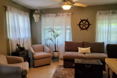 Image de Quiet 1 B/B retreat minutes from the beach located in center of a bird sanctuary