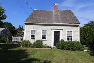 Image de 4 bedroom historic home within walking distance to Corporation Beach