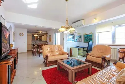 Image de Apt w jacuzzi, balcony & sea view, 3 min to beach