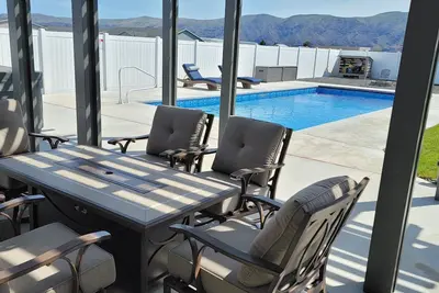 Image de Private Pool, Hot tub & large yard just waiting for you to enjoy.