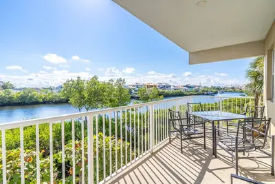Image de Water Views! Newly Remodeled 3 Bedroom Townhome in Little Harbor Resort