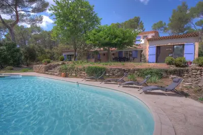 Villa de Charme avec piscine à Rognes