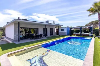 Image de Catalunya Casas : Villa Ainmi, un paradis pour vacanciers sur la Costa Brava!