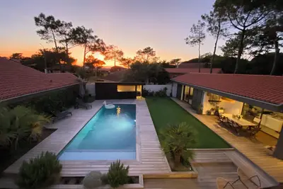 Image de Grande Maison renovée, Piscine, la plage à pieds.