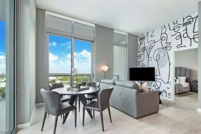 Image de One Bedroom Condo King Bed With City Views