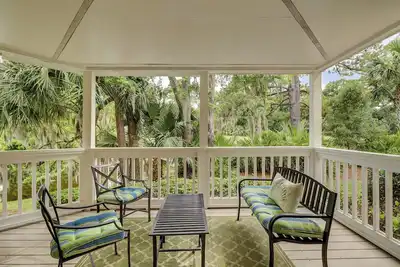 Image de Sunset Rentals | Colonnade Club 159