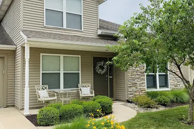 Image de Cozy / Spacious townhouse in prime location!