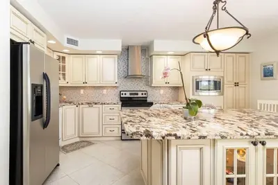 Oceanside townhome 2/2 with boat ramp and dockage