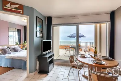 La Digue - Appartement et terrasse vue mer - accès direct à la plage