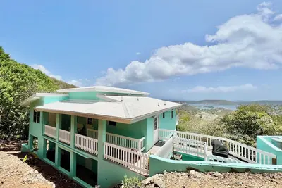 Image de Secluded- Renovated Duplex Overlooking Pillsbury Sound- 5 min drive to Red Hook!