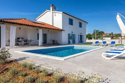 Image de Maison de vacances Svetvinčenat pour 1 - 8 personnes avec 4 chambres à coucher - Maison de vacances