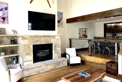 Image de Pet-friendly 5 bed/4 bath home, just minutes to Beaver Creek, Avon, and Vail