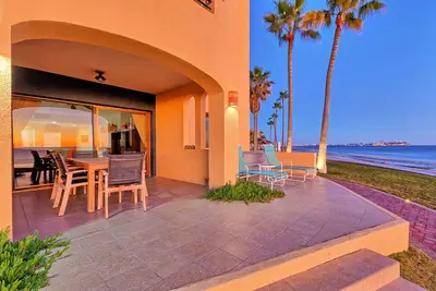 Image de Princesa Resort - E109 - Ground Floor Condo, Steps to the Beach