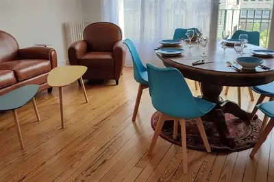 Grand logement rénové, 84 m2, 5 Personnes, à 100 m de la Gare et du tramway