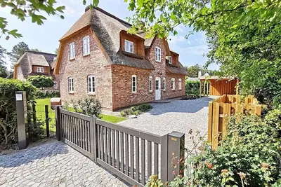 Image de Stylish thatched-roof cottage \"Spo-Kate 1\" in St. Peter-Böhl for up to 6 people.
