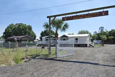 Image de Country Living w/ Horse back trails and a bass fishing paradise!