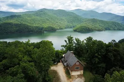 Image de Secluded Cabin Overlooking Fontana Lake & Smoky Mtns Np