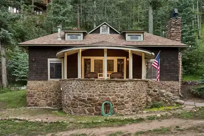 Image de Charming, historic, Creekside Cabin nestled at the base of Pikes Peak in Cascade