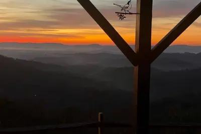 Image de Spectacular Mtn Views-Artfully Decorated. Inviting, Warm & Rustic.