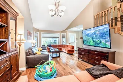 Image de Family Home w/ Swim Spa and Lake Views in High River