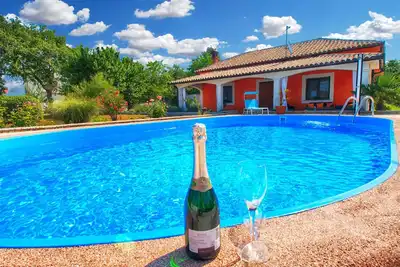 Image de Maison de vacances avec piscine et climatisation