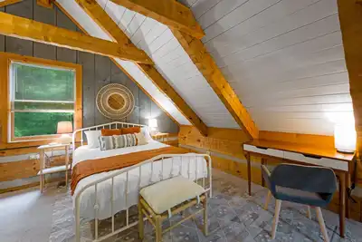 Image de Boho Chic Log Cabin Fox At Bluff Creek