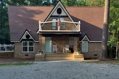 Image de Little Piece of Paradise, Kerr Lake, Private Dock!