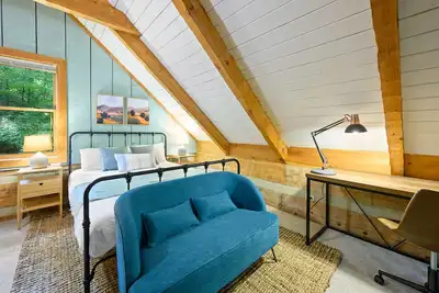 Image de New Industrial Farmhouse Log Cabin Hen Bluff Creek