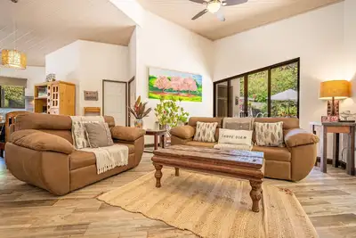 Image de Family-Friendly Home w/Free WiFi, Private Outdoor Pool, Washer/Dryer, & Patio