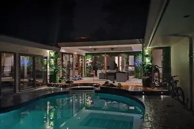 Image de Luxury Pool House Getaway Beachside ResortLike