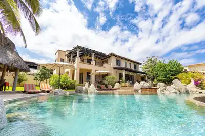 Image de Beautiful Villa in Exclusive Enclave Private Beach. Staff and Concierge included