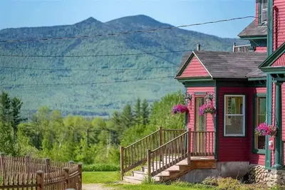 Image de Incredible White Mountains 7 Bedroom 7 Bath Historical Home!